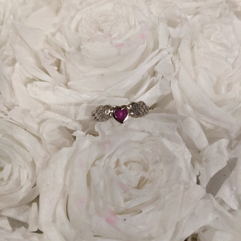 18kt white gold ring with pink sapphire